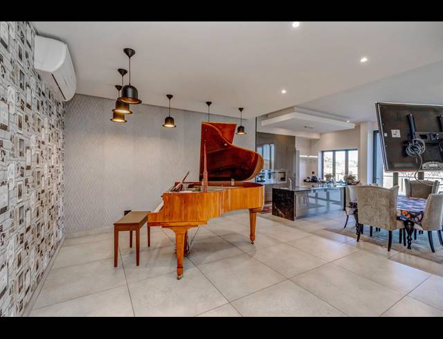 5 BEDROOM GOLF ESTATE FOR SALE IN STEYN CITY